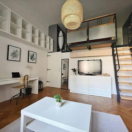 Netradicny Apartman V Centre Bratislava Bagian luar foto
