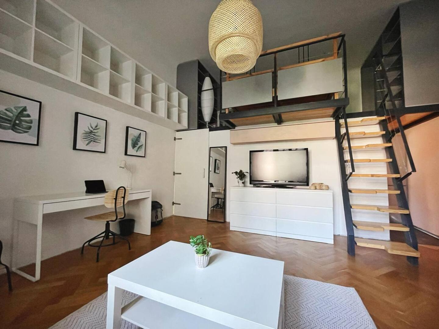 Netradicny Apartman V Centre Bratislava Bagian luar foto