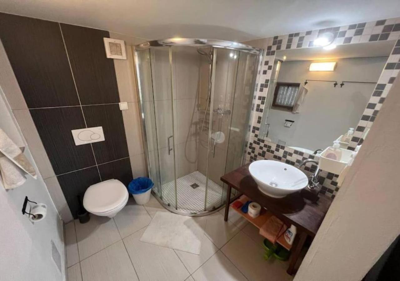 Netradicny Apartman V Centre Bratislava Bagian luar foto