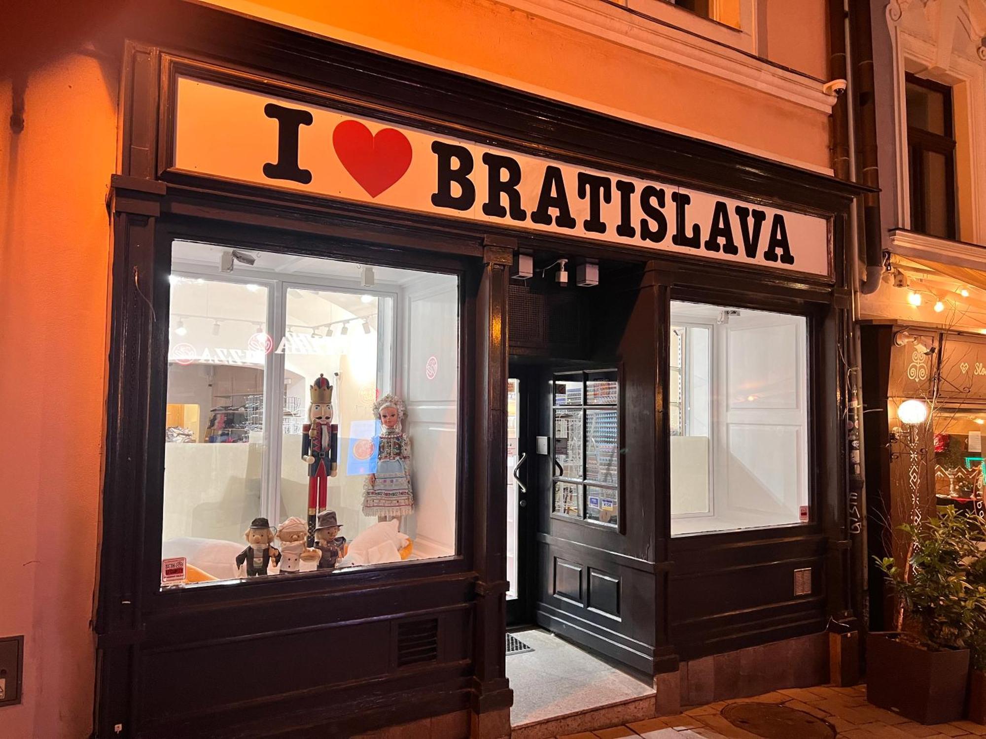 Netradicny Apartman V Centre Bratislava Bagian luar foto