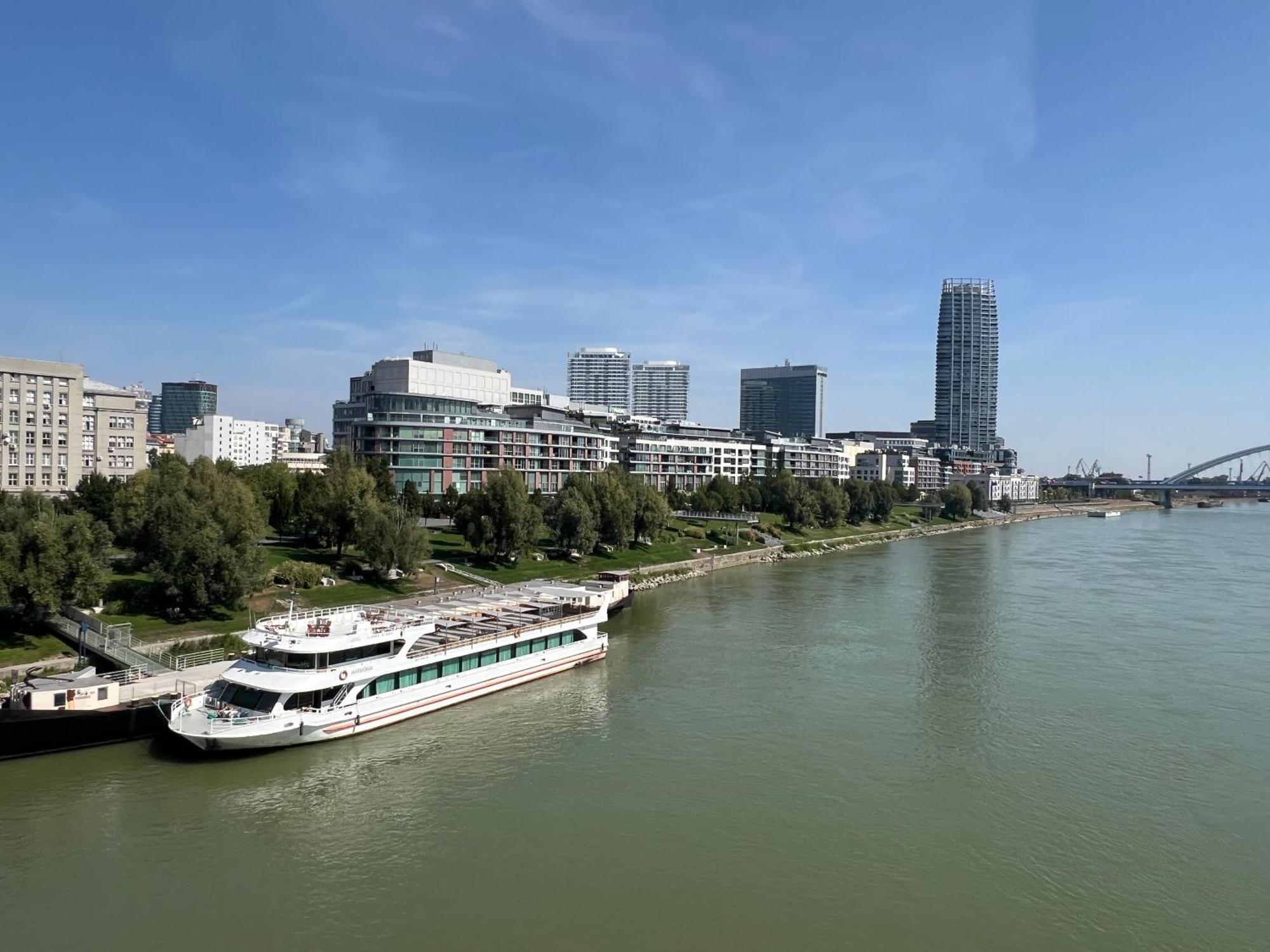 Netradicny Apartman V Centre Bratislava Bagian luar foto