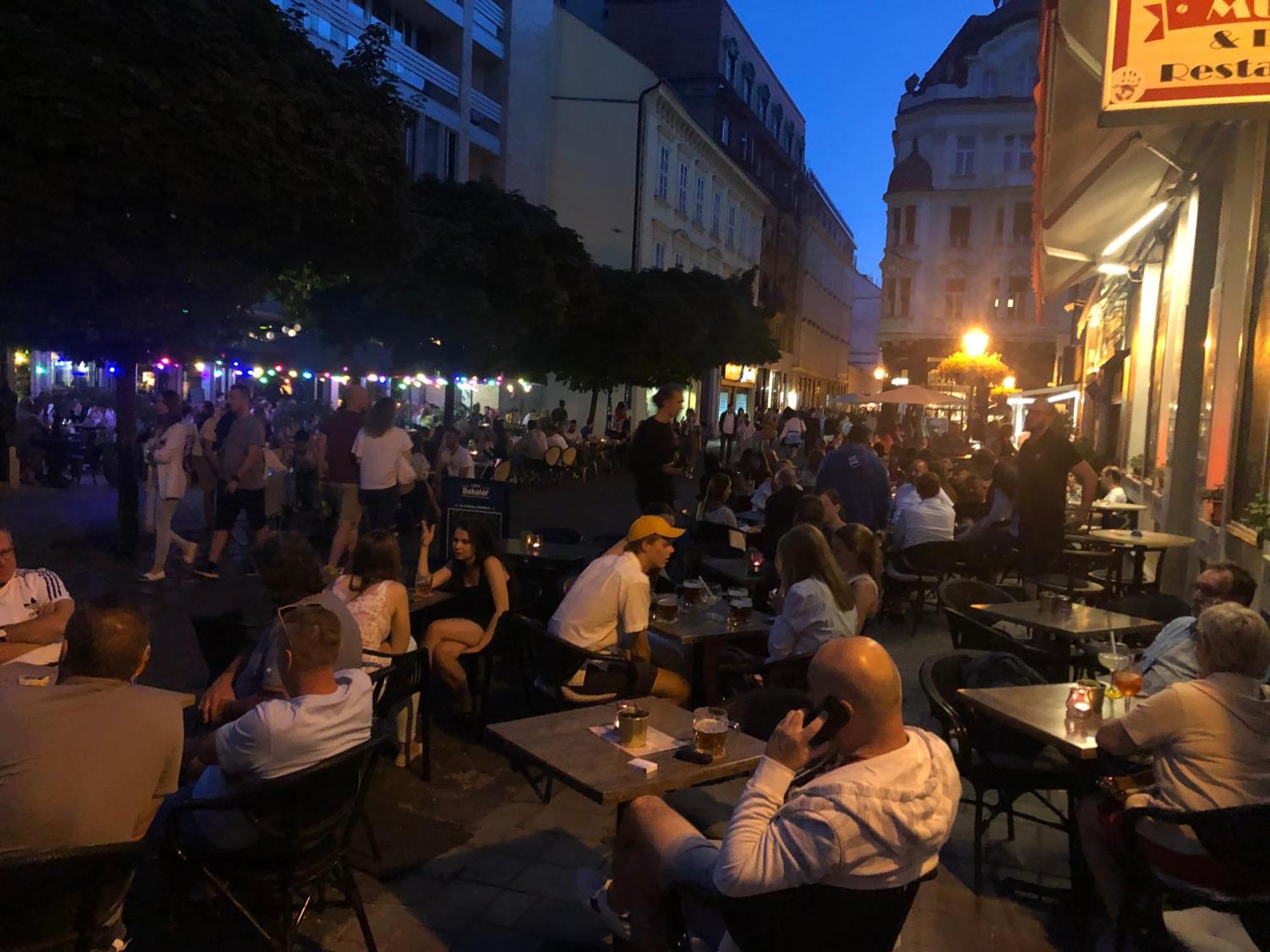 Netradicny Apartman V Centre Bratislava Bagian luar foto